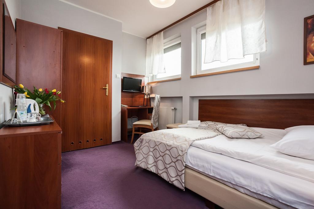 Hotel Barka Кальвария-Зебжидовская Экстерьер фото