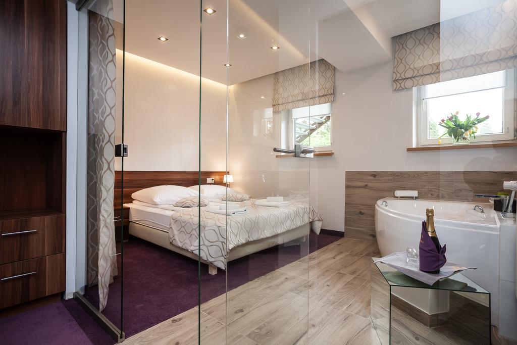 Hotel Barka Кальвария-Зебжидовская Экстерьер фото