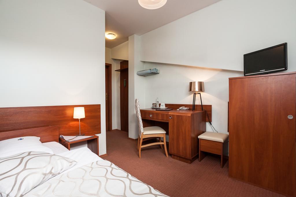 Hotel Barka Кальвария-Зебжидовская Экстерьер фото