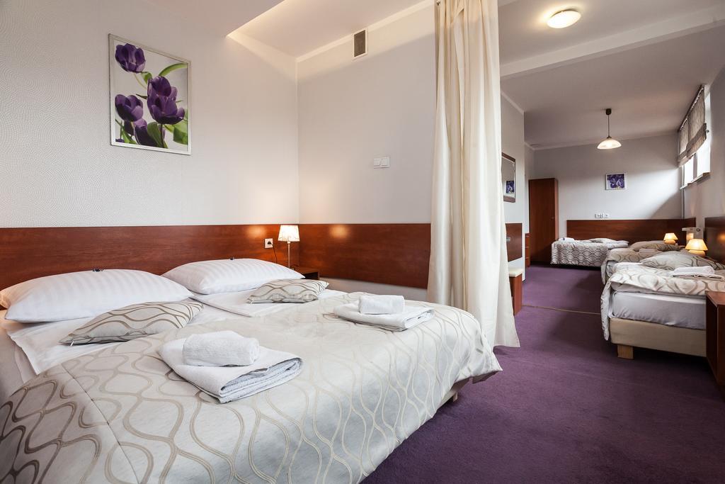 Hotel Barka Кальвария-Зебжидовская Экстерьер фото