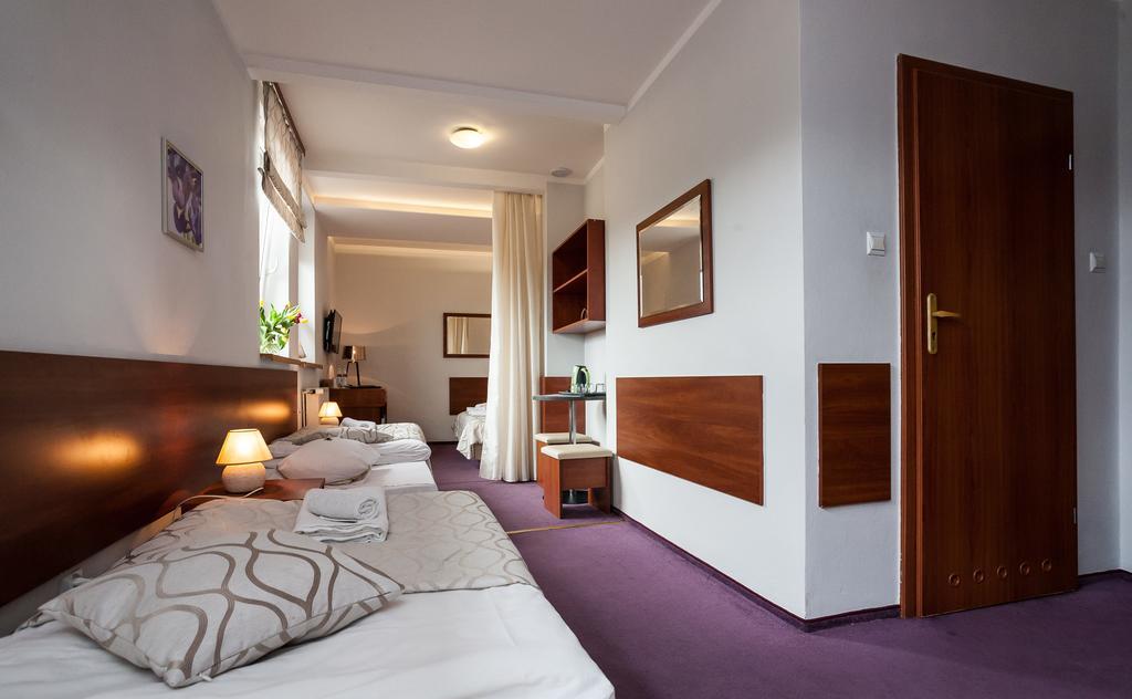 Hotel Barka Кальвария-Зебжидовская Экстерьер фото