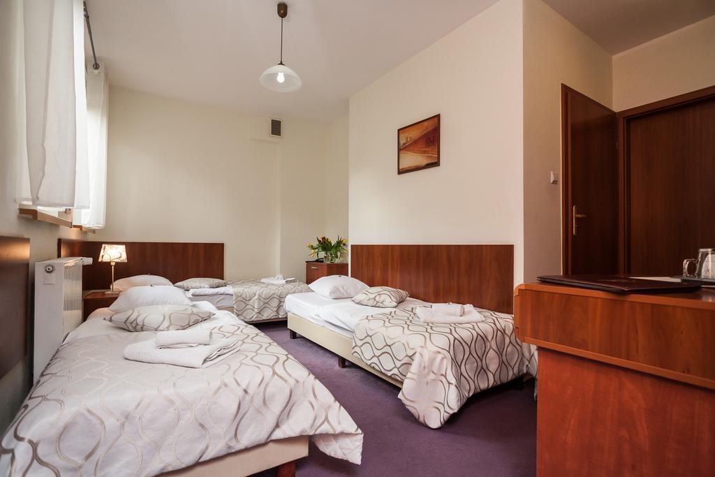 Hotel Barka Кальвария-Зебжидовская Экстерьер фото
