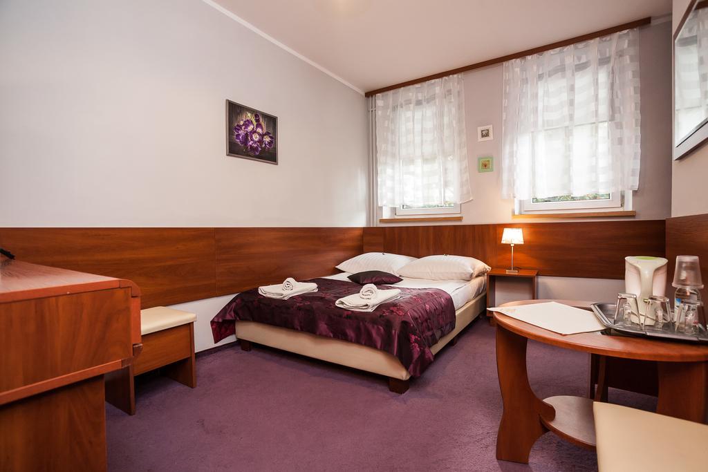 Hotel Barka Кальвария-Зебжидовская Экстерьер фото