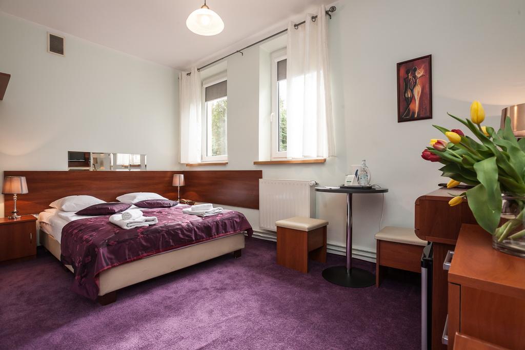Hotel Barka Кальвария-Зебжидовская Экстерьер фото