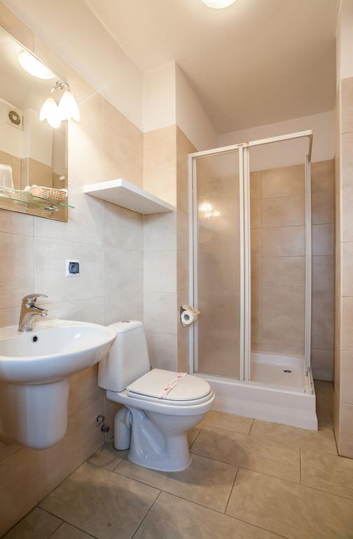 Hotel Barka Кальвария-Зебжидовская Экстерьер фото