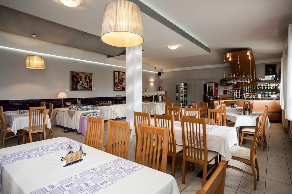 Hotel Barka Кальвария-Зебжидовская Экстерьер фото