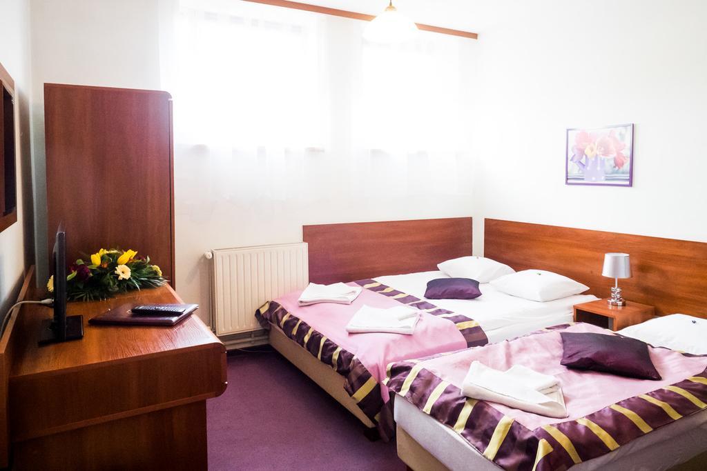 Hotel Barka Кальвария-Зебжидовская Экстерьер фото