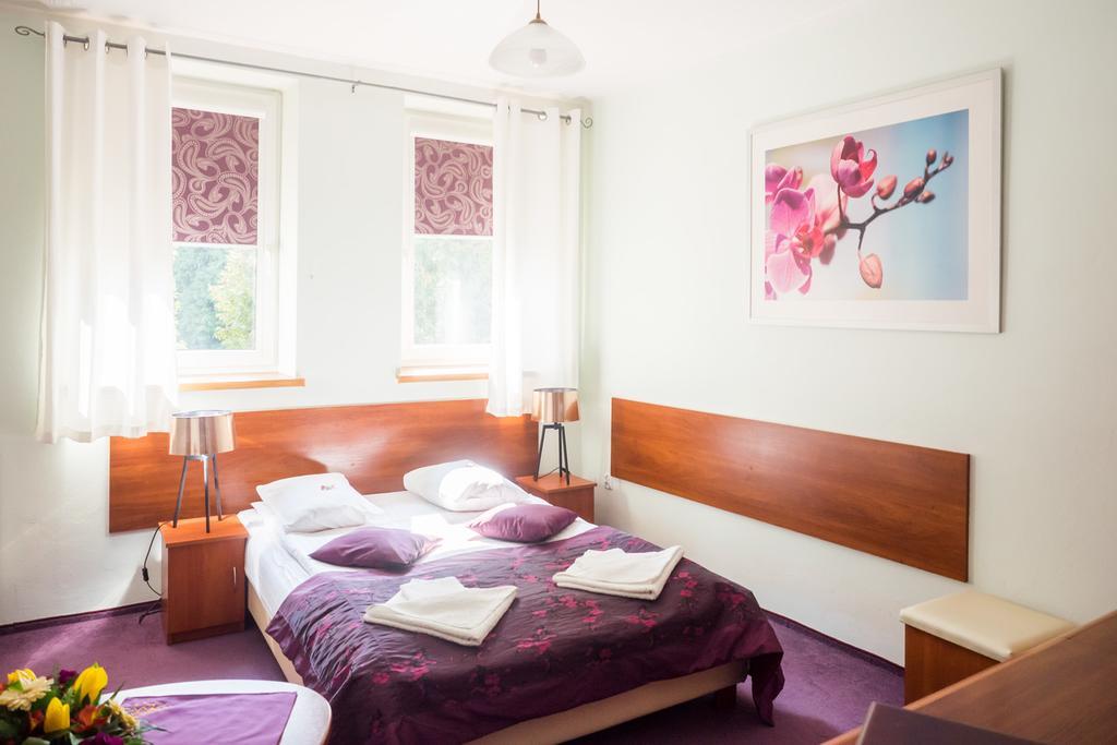 Hotel Barka Кальвария-Зебжидовская Экстерьер фото